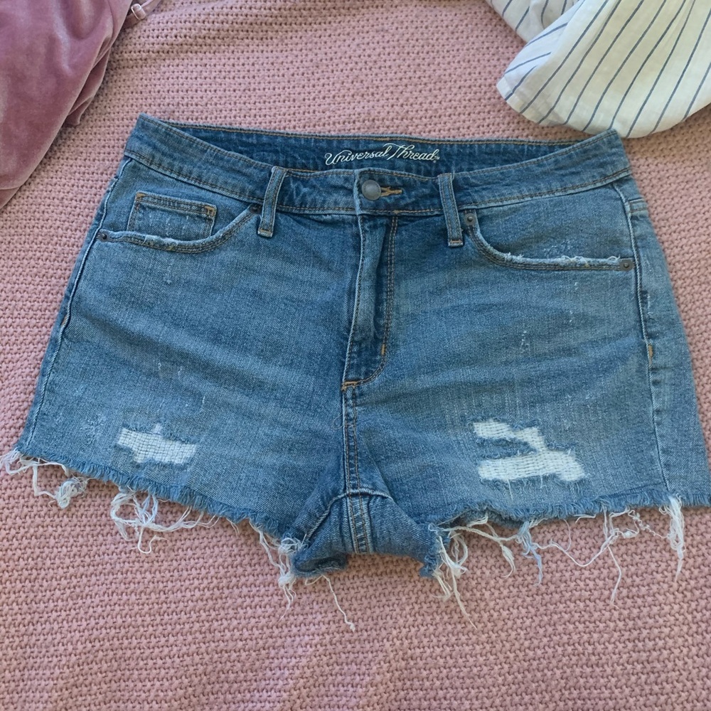 High waisted frayed denim shorts